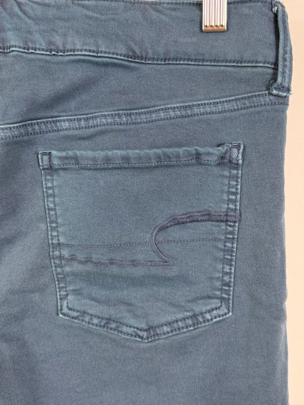 American Eagle AEO Twill, Teal Super Stretch Shorts. Womens Size 10. Comfy